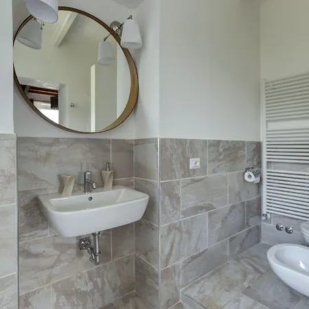 Bed & Breakfast Essentia Faggeto Lario