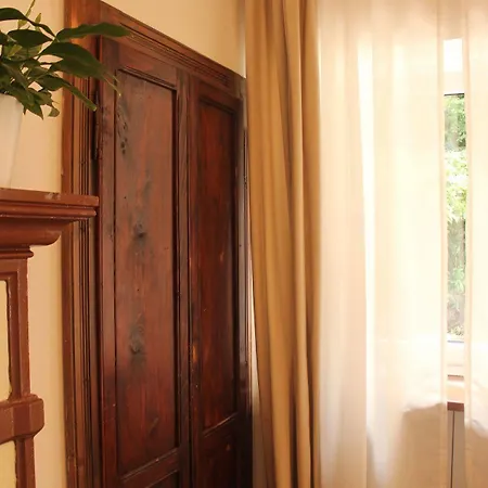 Essentia Bed & Breakfast *