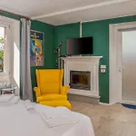 Essentia Bed & Breakfast 5*